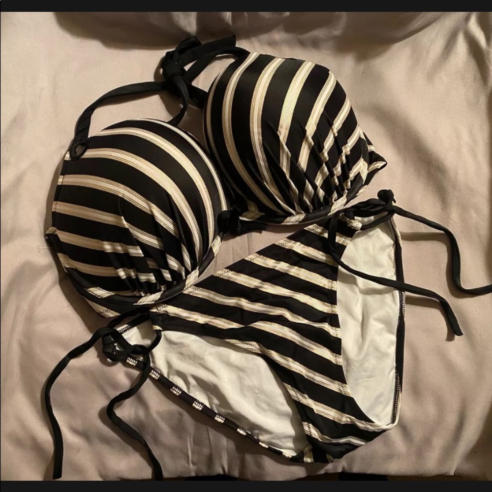 Victoria’s Secret swimsuit black-cream -gold striped Bombshell-Gorgeous 1.5 cups